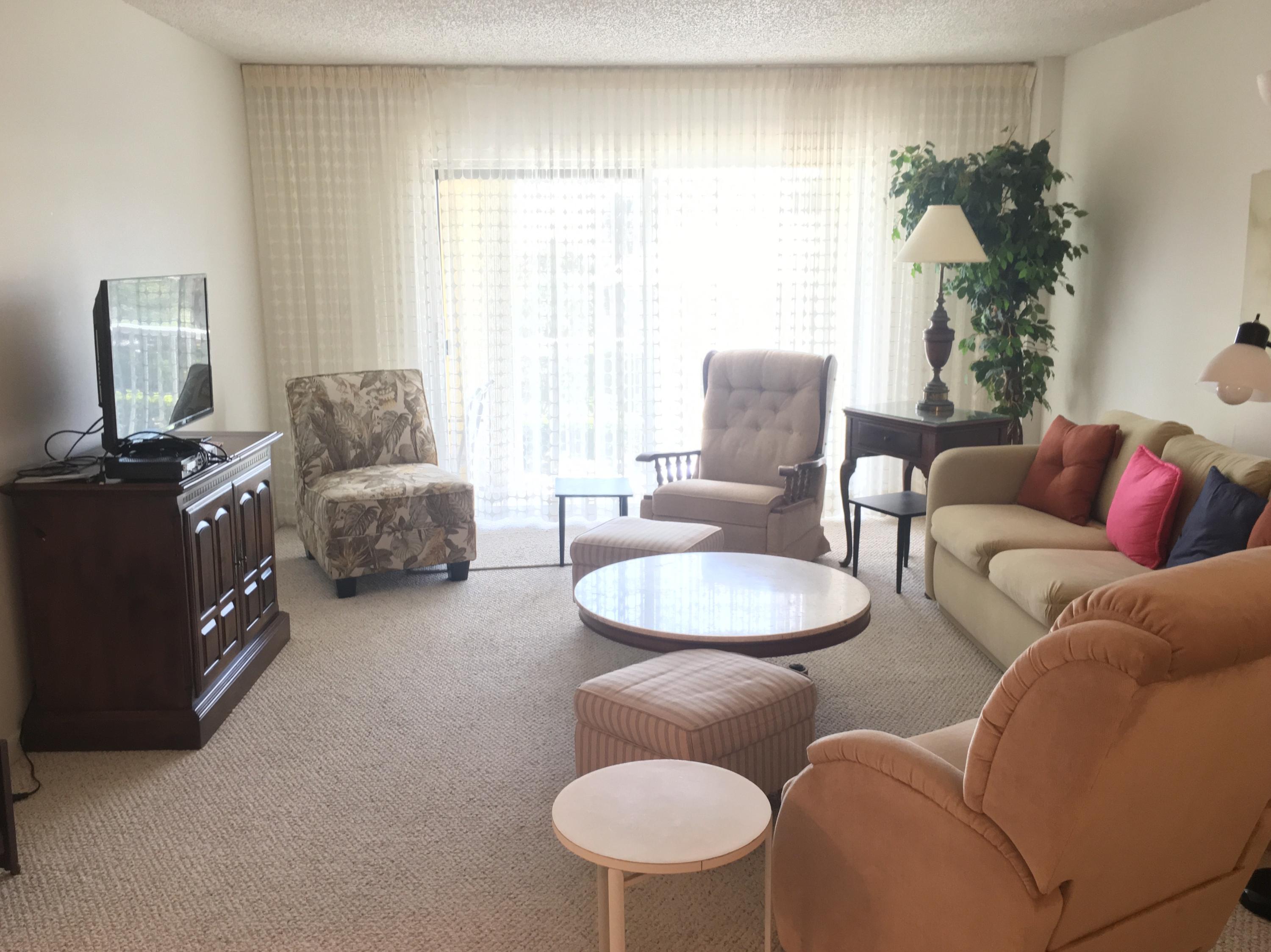 951 De Soto Road, Unit 334 Boca Raton, FL 33432 - Photo 5 of 19 Livimg Room