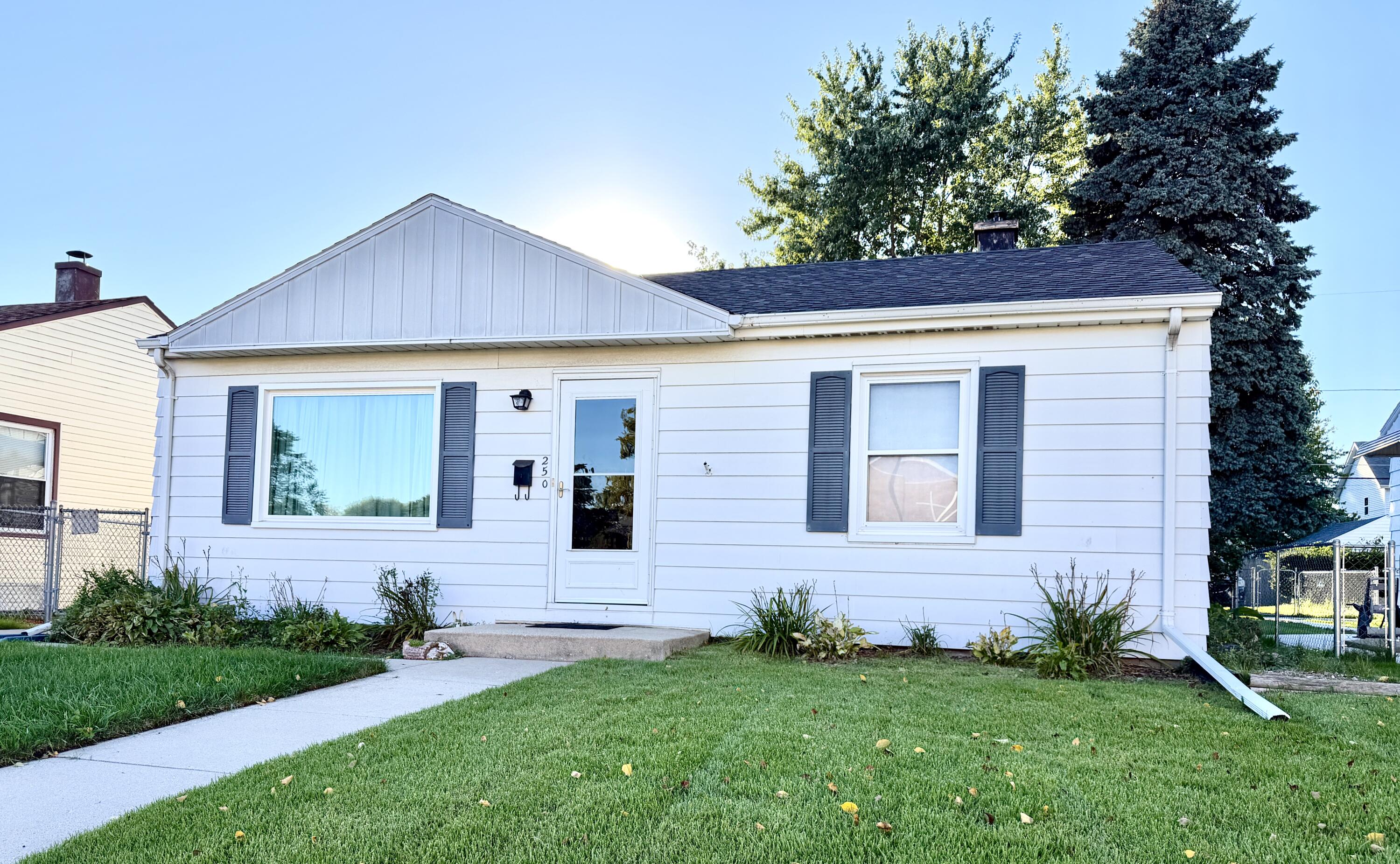 250 Luedtke Avenue Racine, WI 53405 - Photo 1 of 1 IMG_3277