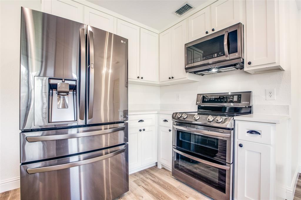 8341 Edgewater Drive Frisco, TX 75034 - Photo 13 of 22 a kitchen with stainless steel appliances granite countertop a refrigerator stove and microwave
