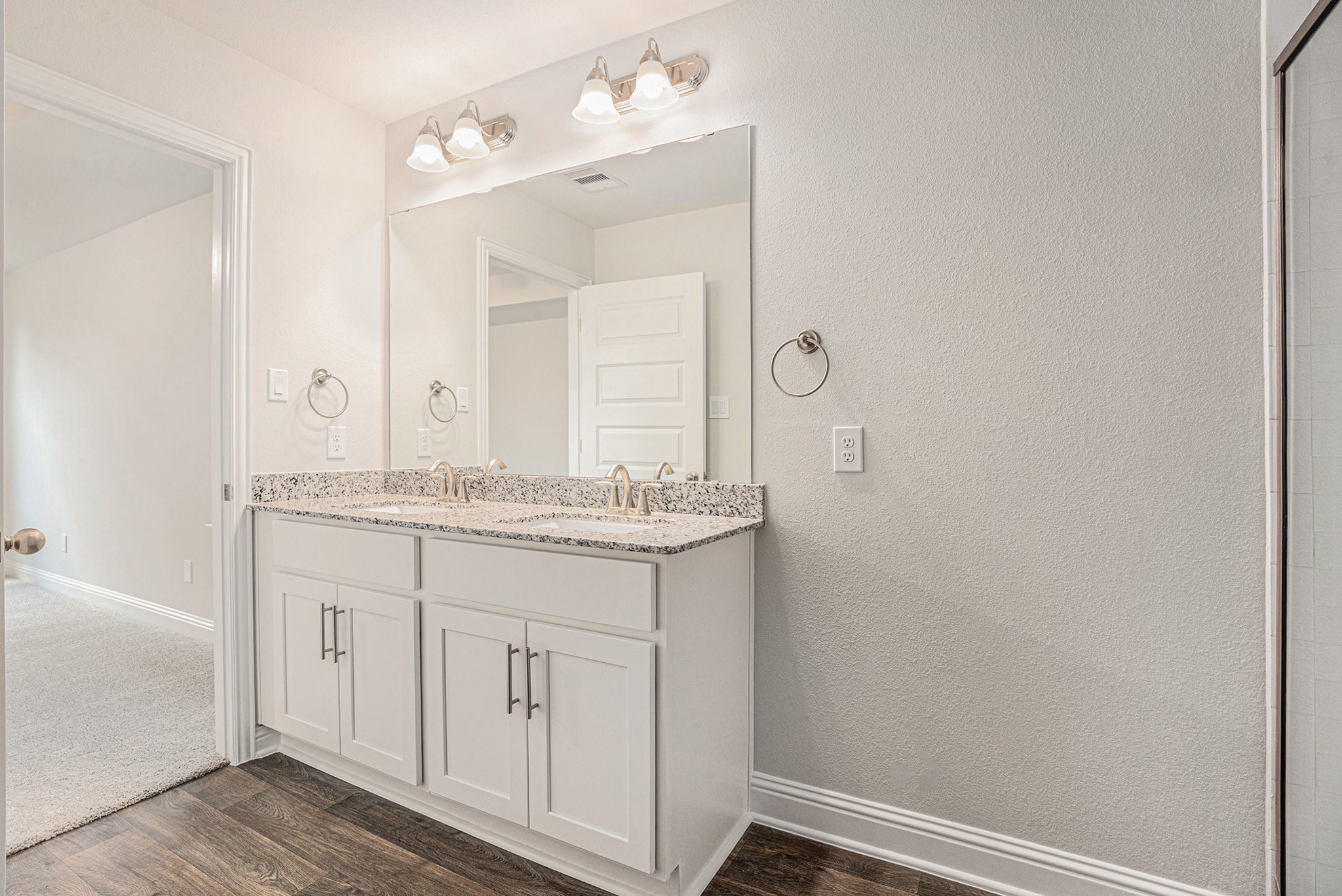 33 Greenbriar Loop Angleton, TX 77515 - Photo 15 of 18