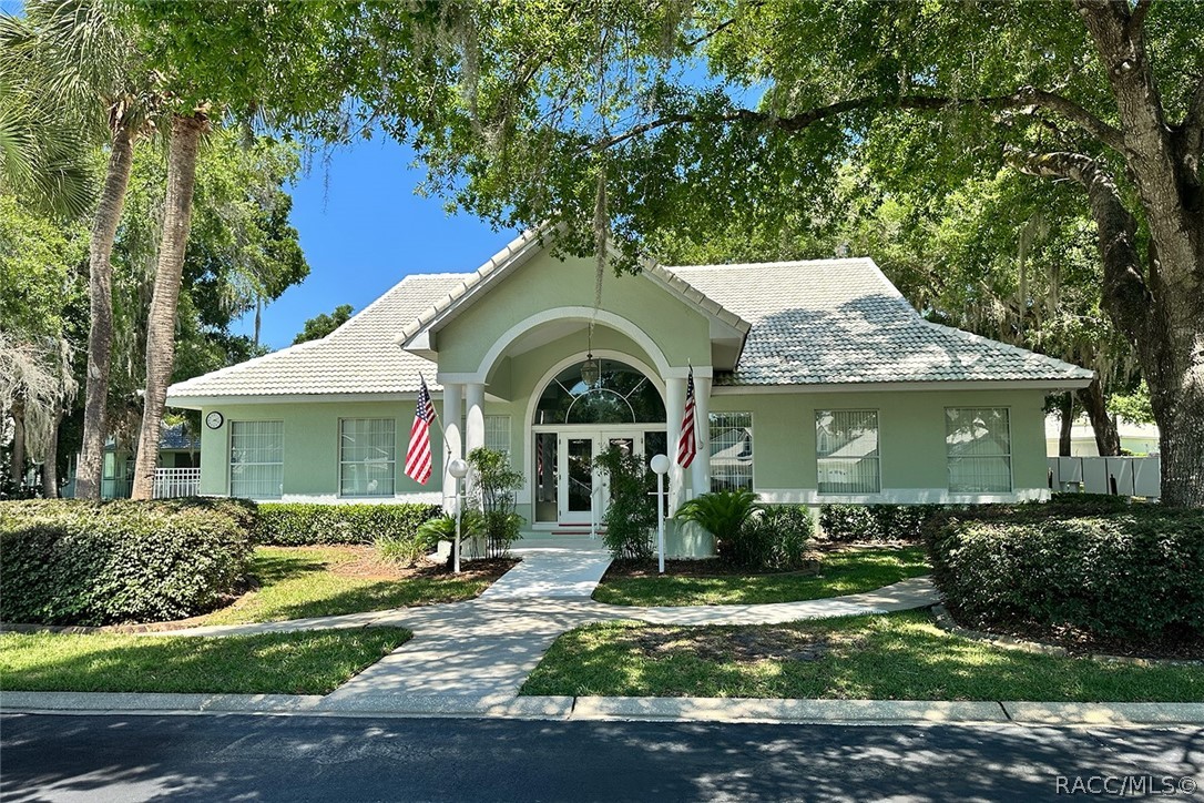 800 Balmoral Court Inverness, FL 34453 - Photo 48 of 72 a front view of a house with garden