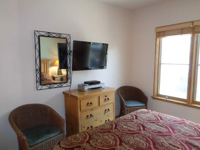 129 River Run Road, Unit 8036 Keystone, CO 80435 - Photo 8 of 20 a bedroom with a bed and a chair