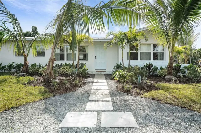 $1,500 | 901 East Madison Avenue, Stuart, FL 34996