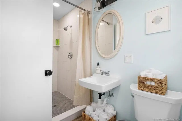 $7,500 | 901 East Madison Avenue, Stuart, FL 34996