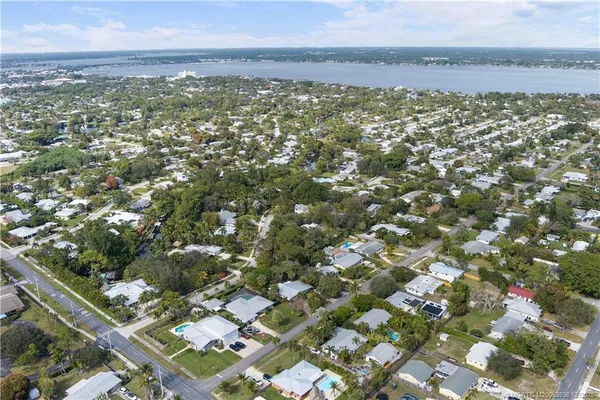 $7,500 | 901 East Madison Avenue, Stuart, FL 34996