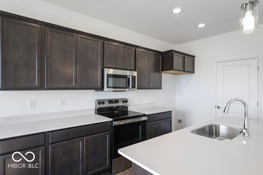 11019 Dressage Way Indianapolis, IN 46239 - Photo 6 of 48