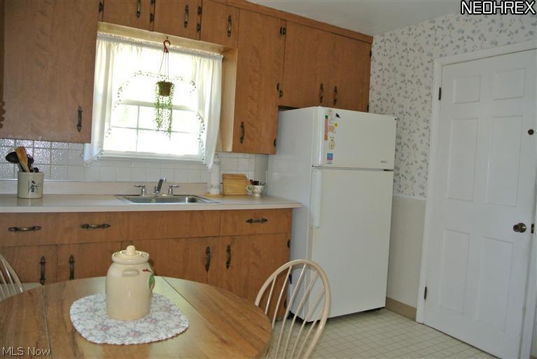 23560 Colbourne Road Euclid, OH 44123 - Photo 3 of 17