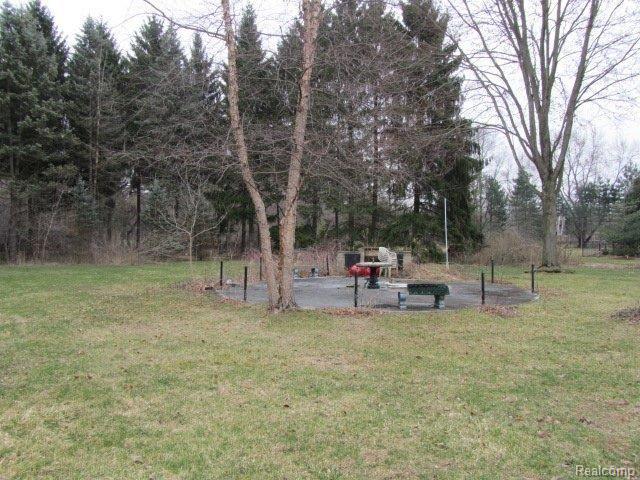 5205 Longmeadow Road Bloomfield Hills, MI 48304 - Photo 15 of 16 Barbeque pit
