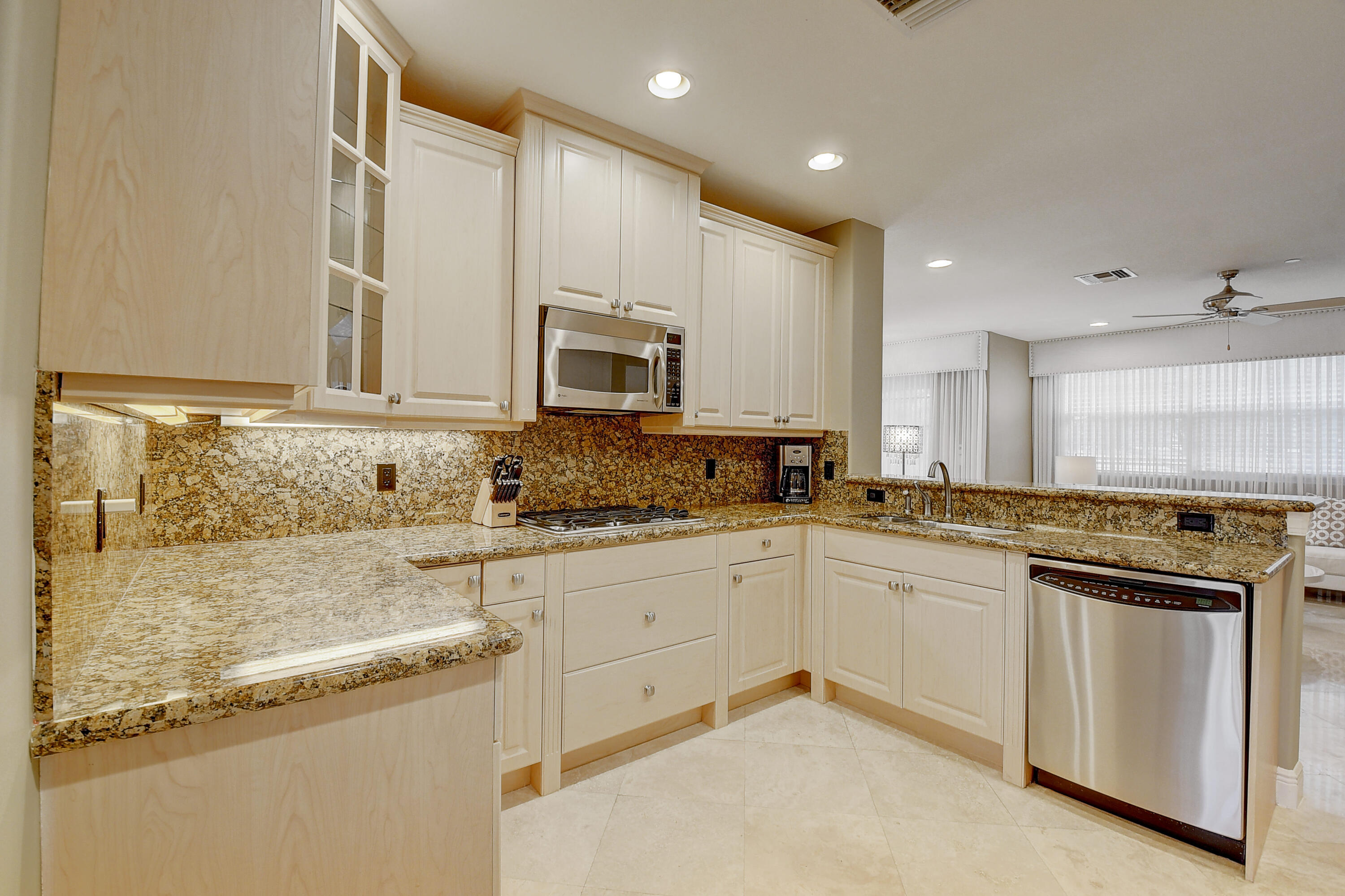 5645 Northeast Trieste Way Boca Raton, FL 33487 - Photo 13 of 36 Kitchen