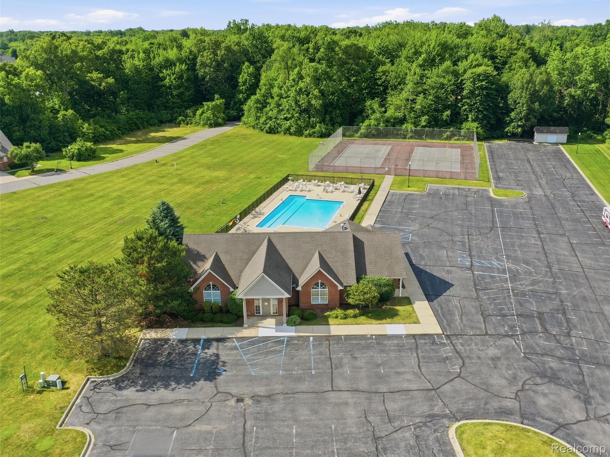 23621 Crescent Ridge Drive New Boston, MI 48164 - Photo 44 of 45 10-DJI_0973.jpg