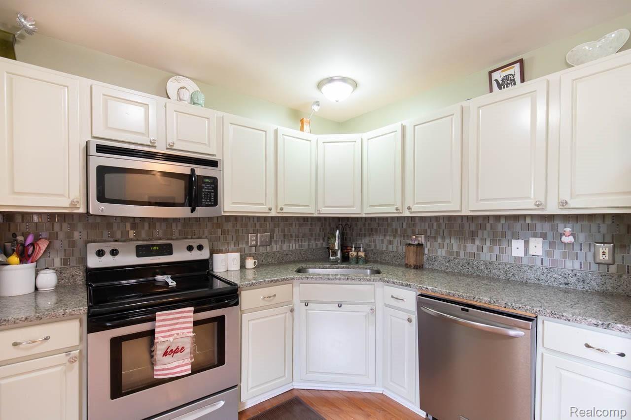 411 Cherry Grove Road Canton, MI 48188 - Photo 13 of 50 19.jpg
