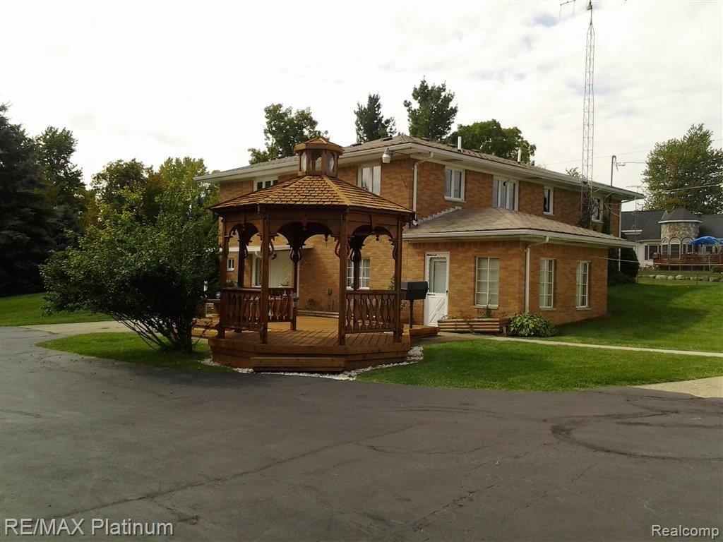 1260 West Ray Road Fenton, MI 48430 - Photo 3 of 15 Lower Level Entry