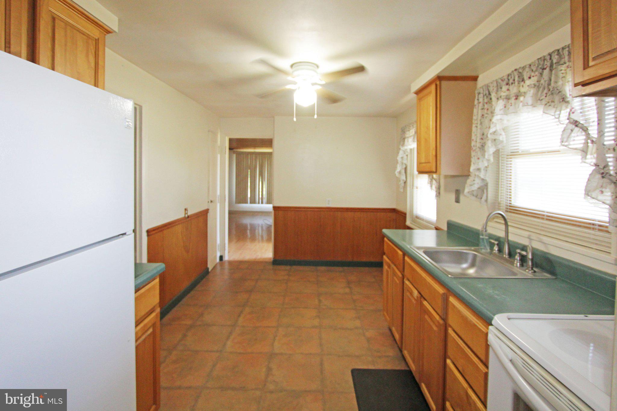 929 Cherry Tree Road Aston, PA 19014 - Photo 10 of 26 Bright and inviting kitchen space.