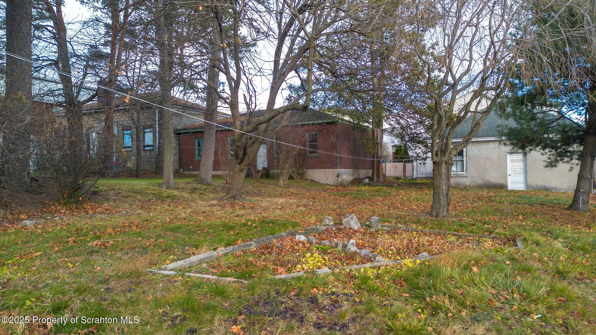 523 North Laurel Street Hazleton, PA 18201 - Photo 5 of 19 a backyard of a house with lots of green space