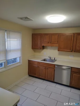 $319,900 | 1400 Hartford Turnpike, Unit 5, North Haven, CT 06473