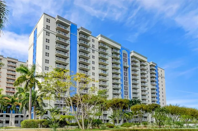 $290,000 | 5077 Northwest 7th Street, Unit TS7, Miami, FL 33126