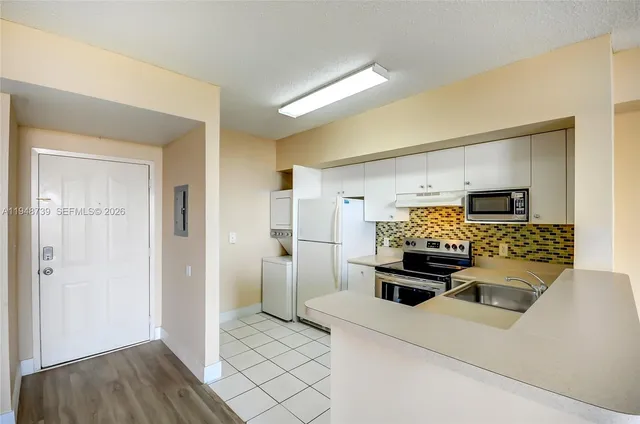 $290,000 | 5077 Northwest 7th Street, Unit TS7, Miami, FL 33126