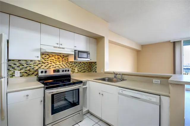 $290,000 | 5077 Northwest 7th Street, Unit TS7, Miami, FL 33126