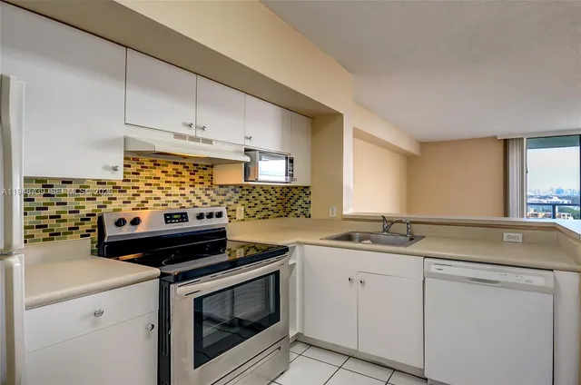 $290,000 | 5077 Northwest 7th Street, Unit TS7, Miami, FL 33126