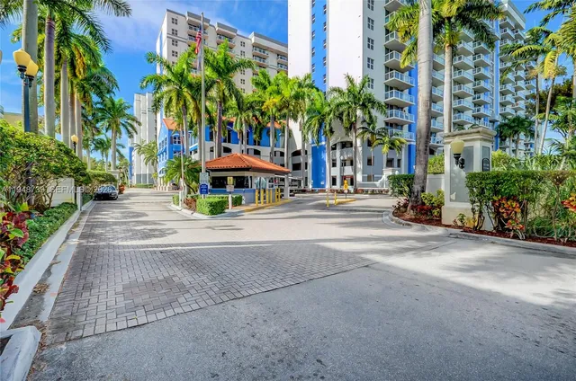 $290,000 | 5077 Northwest 7th Street, Unit TS7, Miami, FL 33126