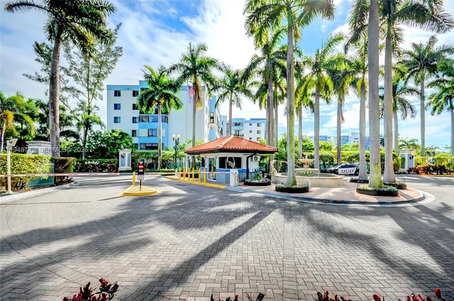 $290,000 | 5077 Northwest 7th Street, Unit TS7, Miami, FL 33126