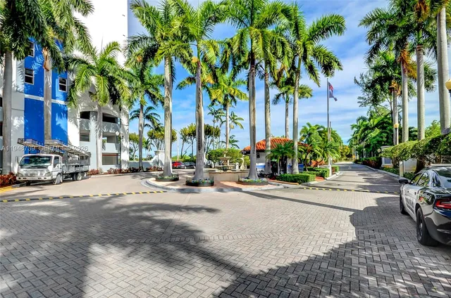 $290,000 | 5077 Northwest 7th Street, Unit TS7, Miami, FL 33126