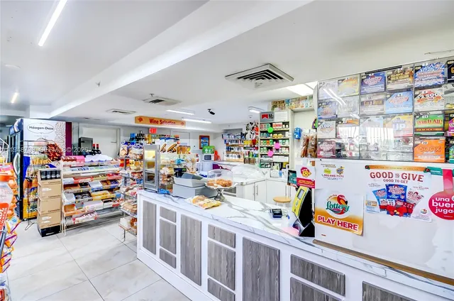 $290,000 | 5077 Northwest 7th Street, Unit TS7, Miami, FL 33126