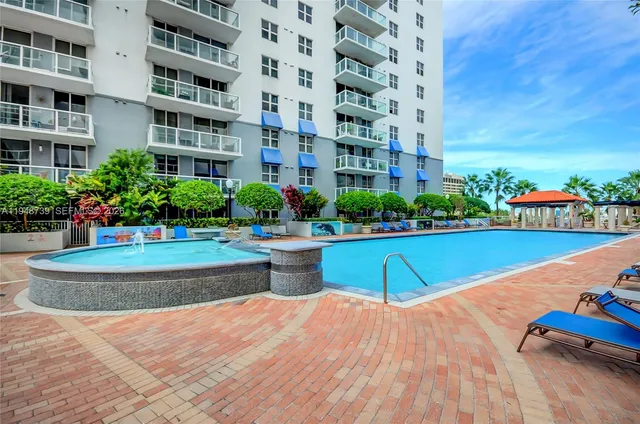 $290,000 | 5077 Northwest 7th Street, Unit TS7, Miami, FL 33126