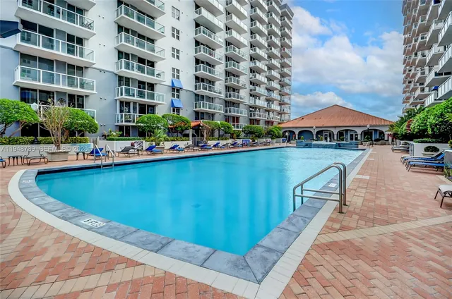 $290,000 | 5077 Northwest 7th Street, Unit TS7, Miami, FL 33126