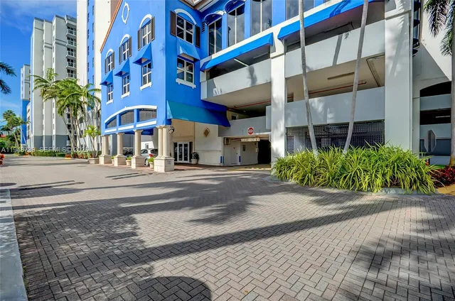 $290,000 | 5077 Northwest 7th Street, Unit TS7, Miami, FL 33126