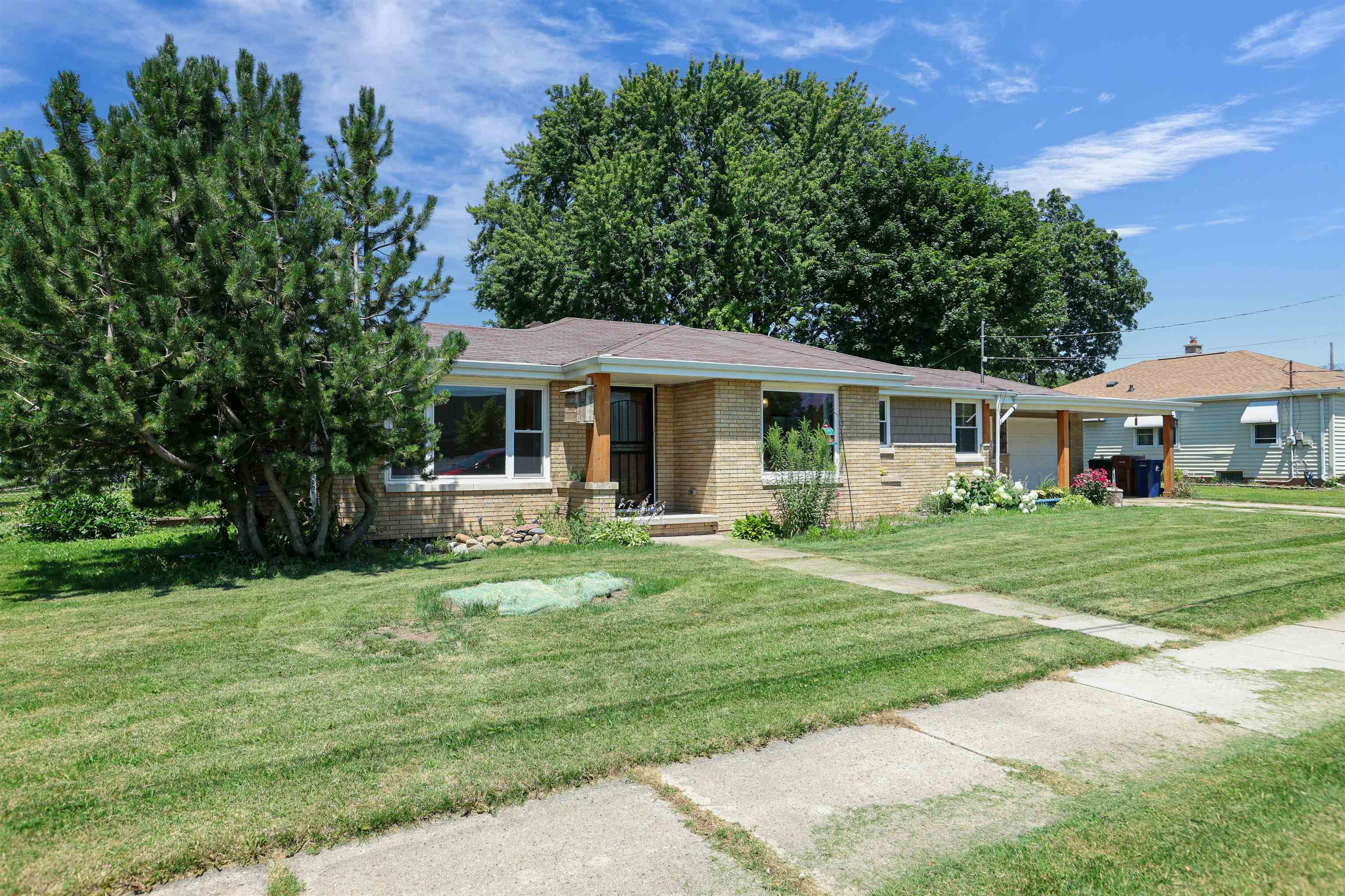 428 8th Street Menasha, WI 54952 - Photo 3 of 37