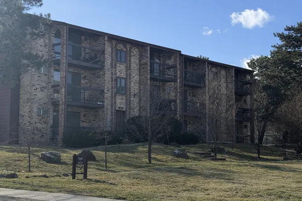 $184,900 | 15834 Orlan Brook Drive, Unit 3W, Orland Park, IL 60462