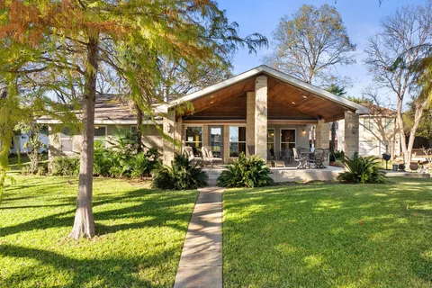 $2,000,000 | 1922 Purple Sage Lane, Kingsland, TX 78639