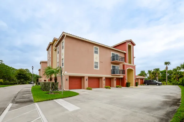 $2,200 | 4190 Gator Greens Way, Unit 35, Fort Pierce, FL 34982