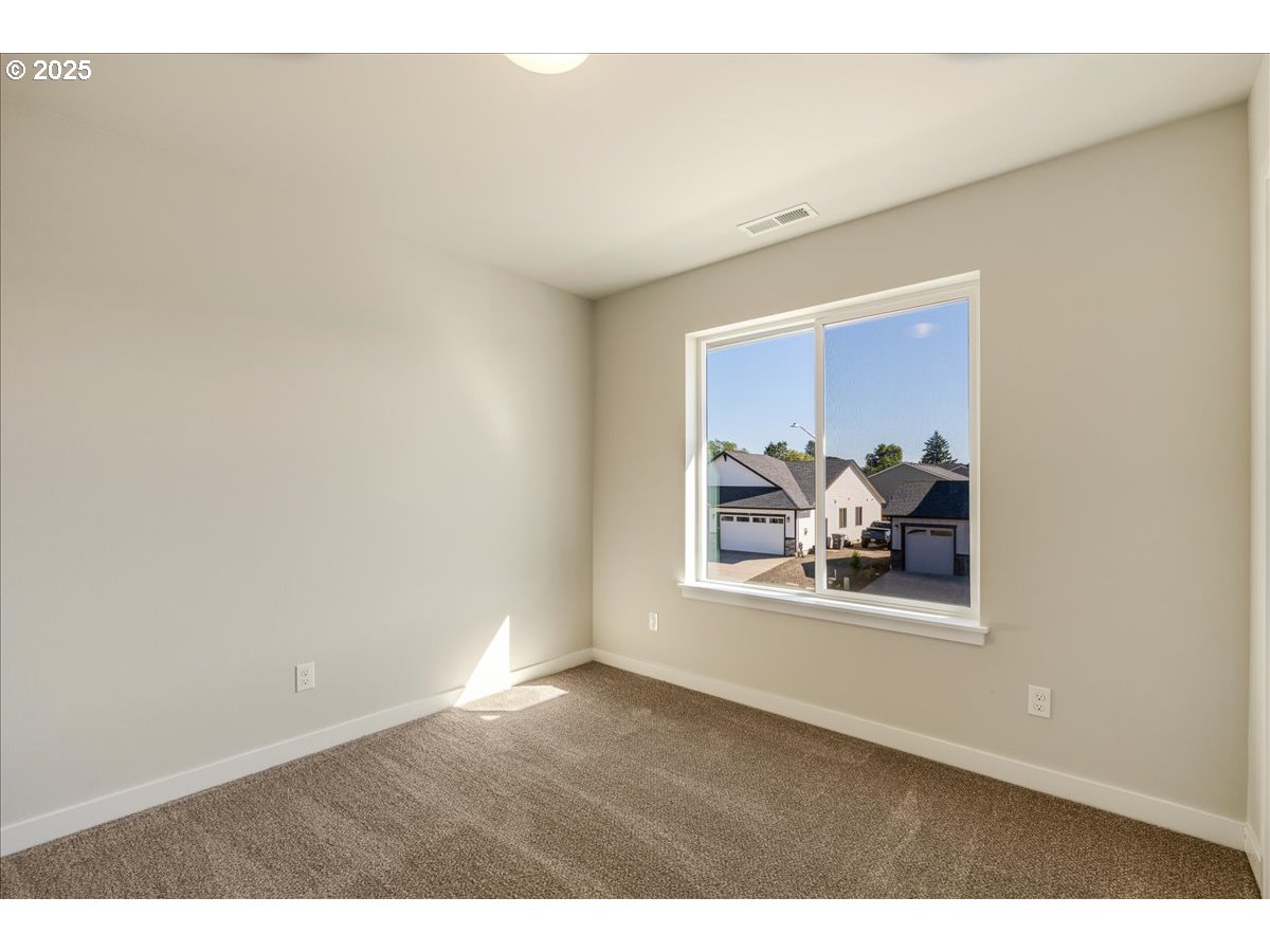 410 South Elm Street Yamhill, OR 97148 - Photo 24 of 35