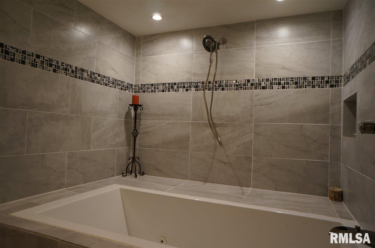 117 Valley Heights Road Blue Grass, IA 52726 - Photo 3 of 24 Gallery Image 3