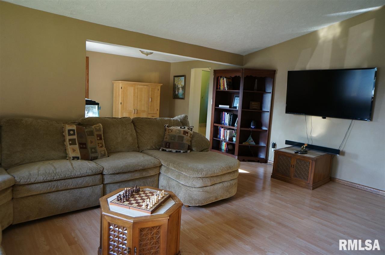 117 Valley Heights Road Blue Grass, IA 52726 - Photo 8 of 24 Gallery Image 8