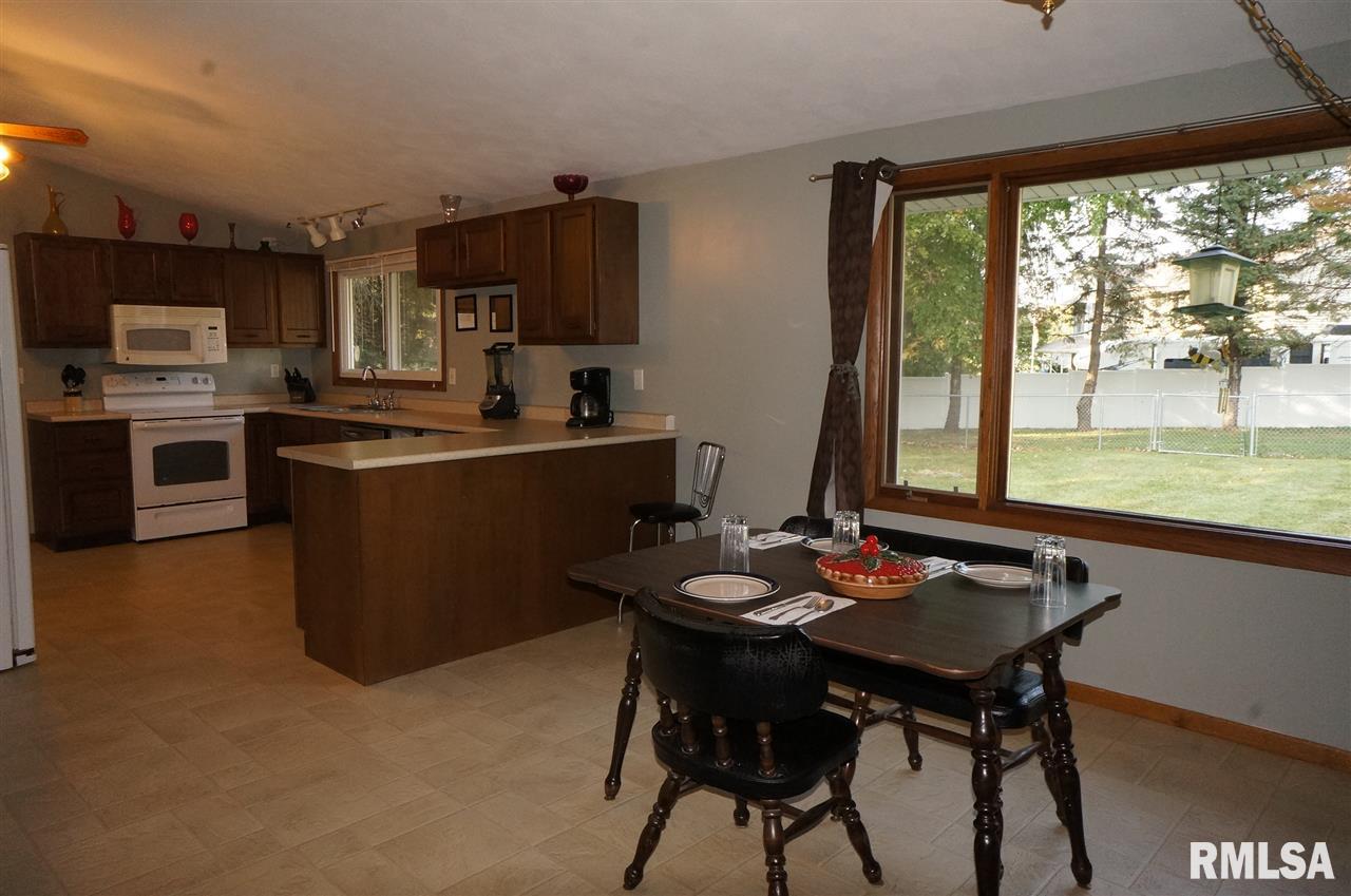 117 Valley Heights Road Blue Grass, IA 52726 - Photo 9 of 24 Gallery Image 9