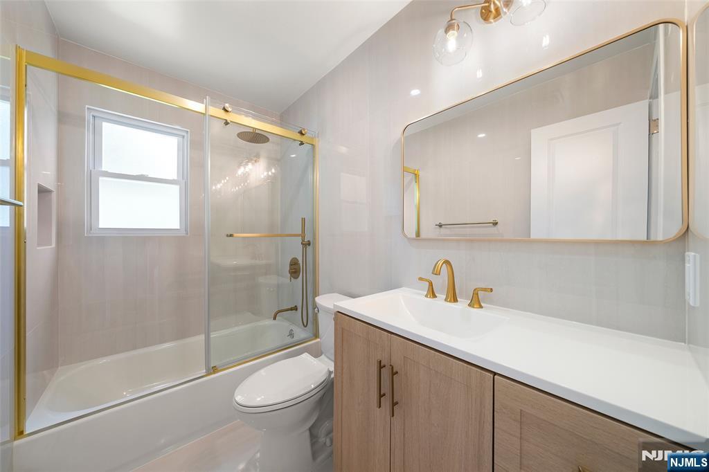 432 Oak Street Ridgefield, NJ 07657 - Photo 20 of 21 Gallery Image 20