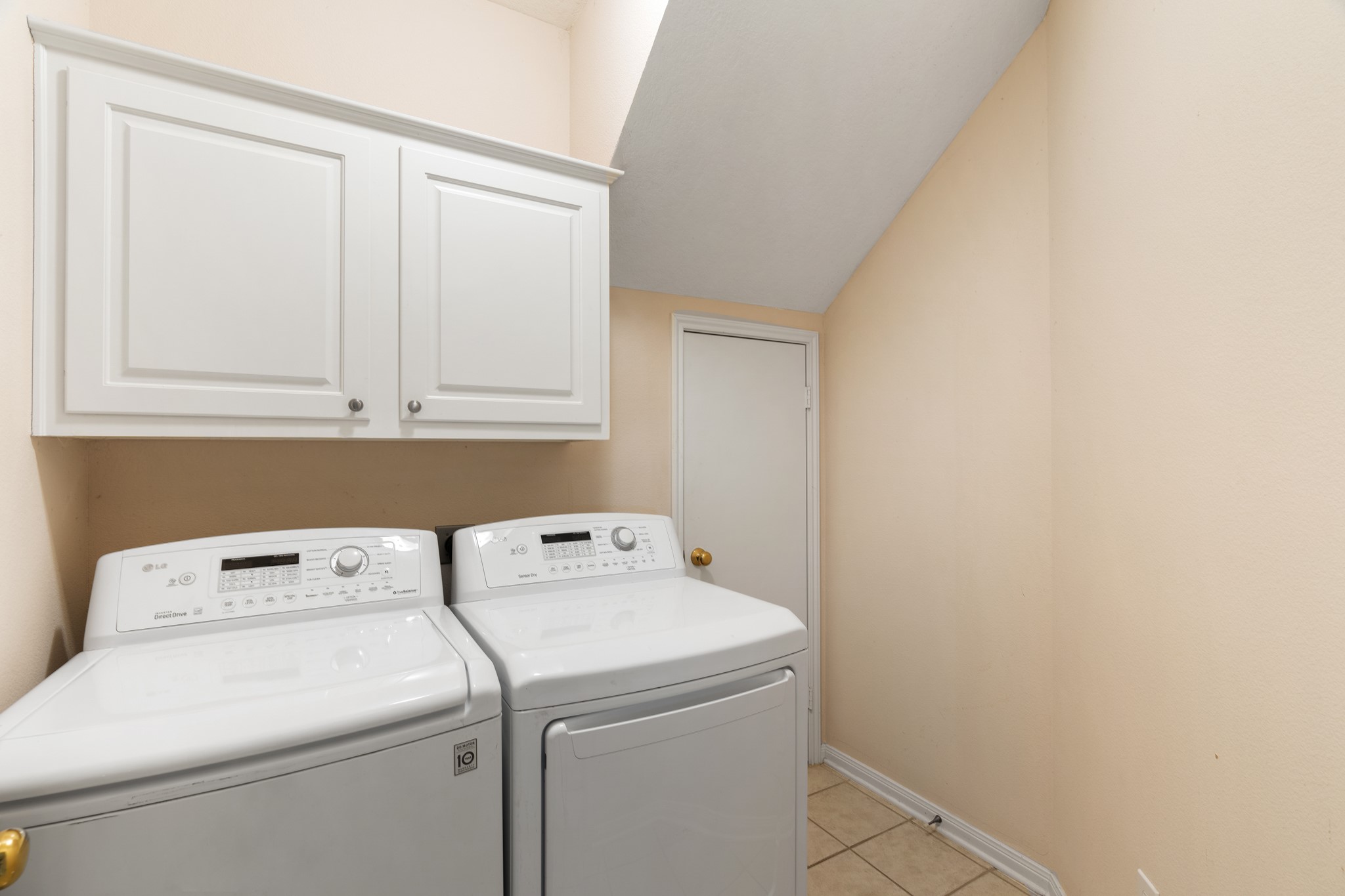 14420 Walters Road, Unit 20 Houston, TX 77014 - Photo 11 of 27 laundry room - separate - is not a pass though from the garage