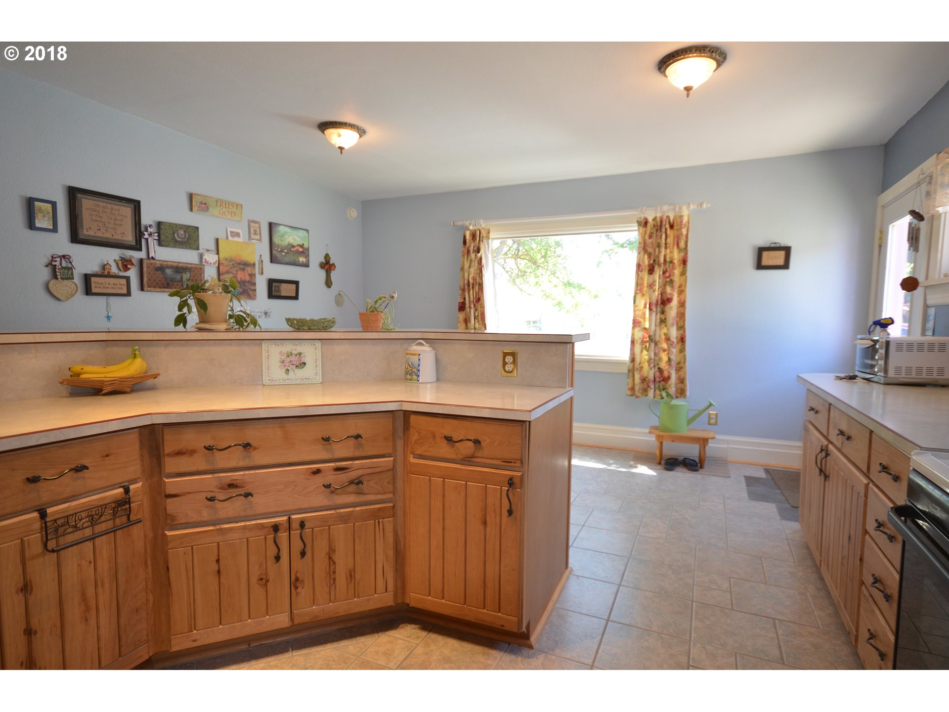 302 1st Street Moro, OR 97039 - Photo 8 of 26 Kitchen