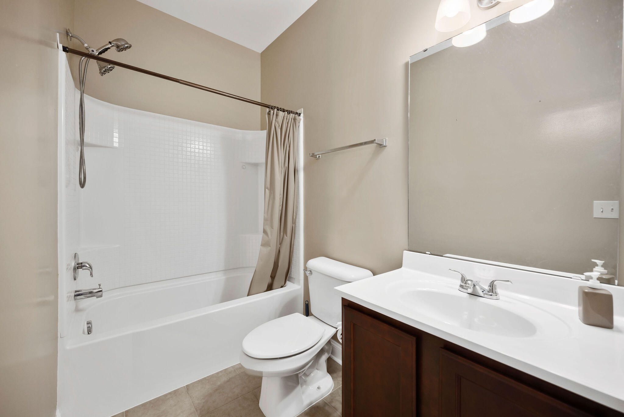 181 Decatur Drive Summerville, SC 29486 - Photo 16 of 41 GUEST BATHROOM