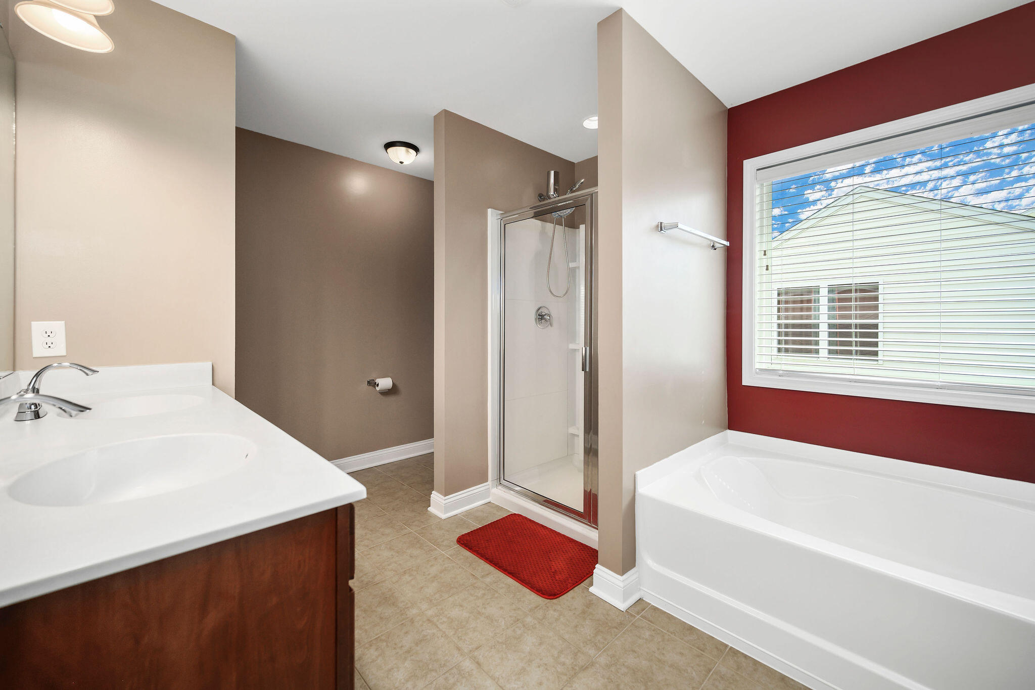 181 Decatur Drive Summerville, SC 29486 - Photo 22 of 41 ENSUITE WITH GARDEN TUB
