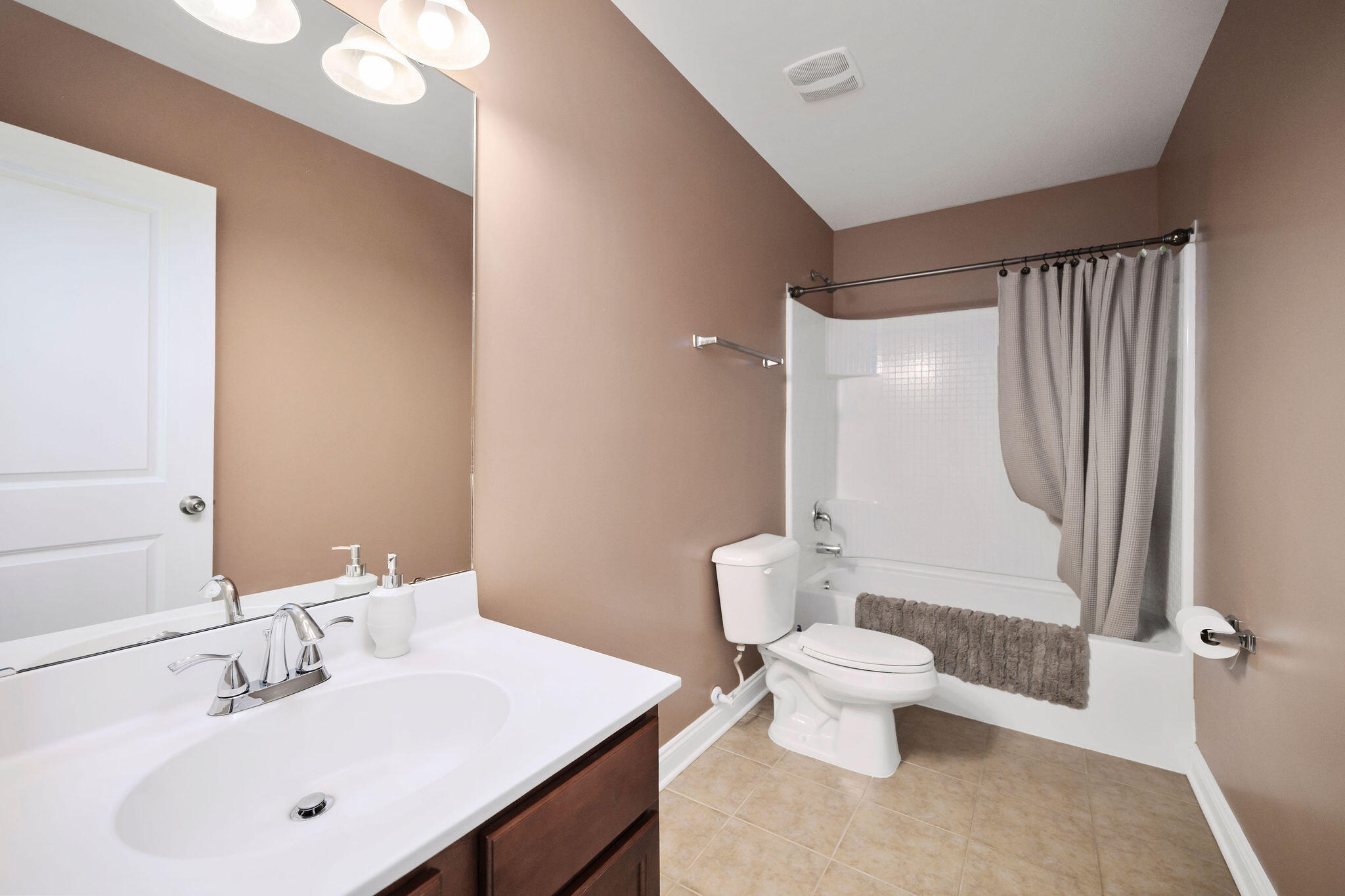 181 Decatur Drive Summerville, SC 29486 - Photo 29 of 41 GUEST BATHROOM