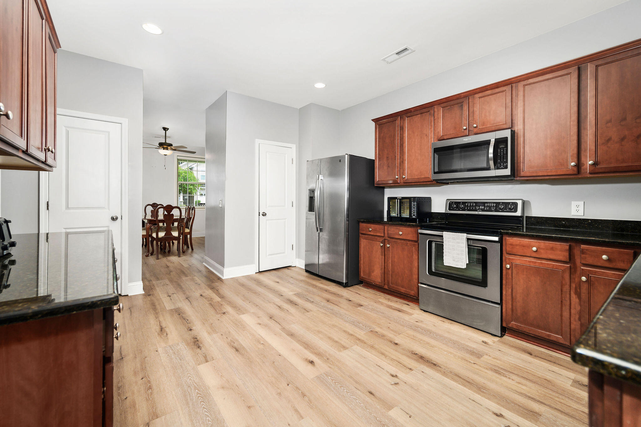 181 Decatur Drive Summerville, SC 29486 - Photo 9 of 41 KITCHEN