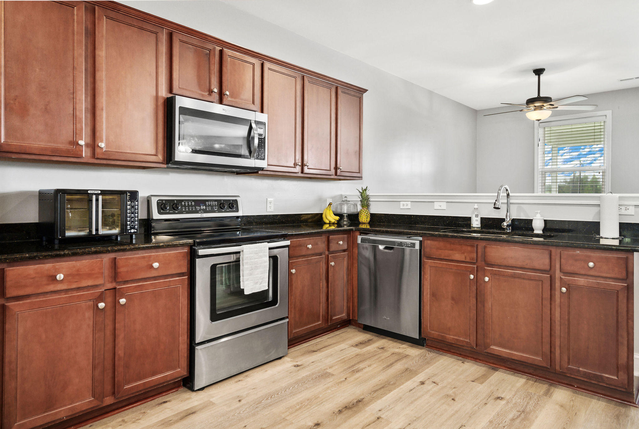 181 Decatur Drive Summerville, SC 29486 - Photo 10 of 41 KITCHEN WITH GRANITE COUNTERTOPS