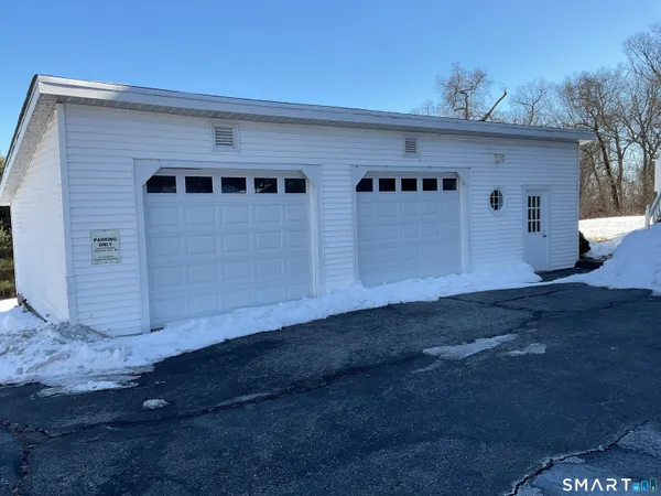 $1,800 | 405 Mohegan Ave Parkway, Quaker Hill, CT 06375