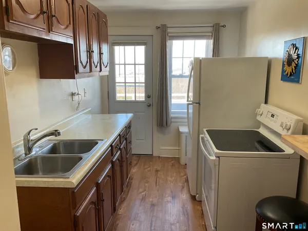 $1,800 | 405 Mohegan Ave Parkway, Quaker Hill, CT 06375