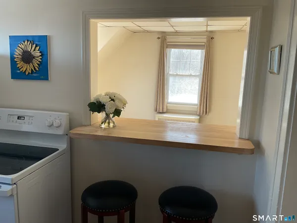 $1,800 | 405 Mohegan Ave Parkway, Quaker Hill, CT 06375