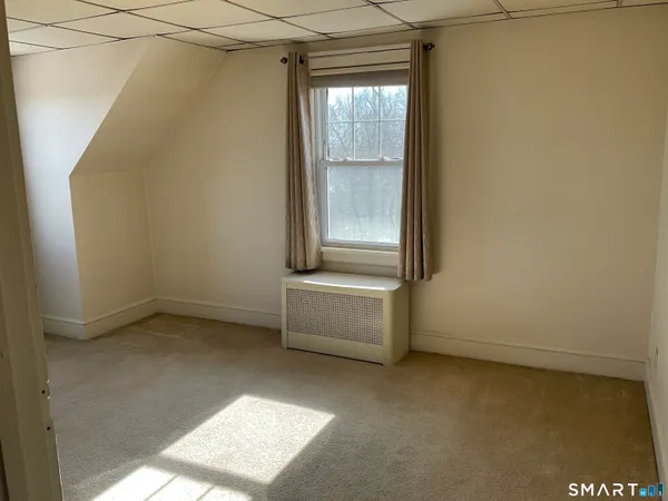 $1,800 | 405 Mohegan Ave Parkway, Quaker Hill, CT 06375